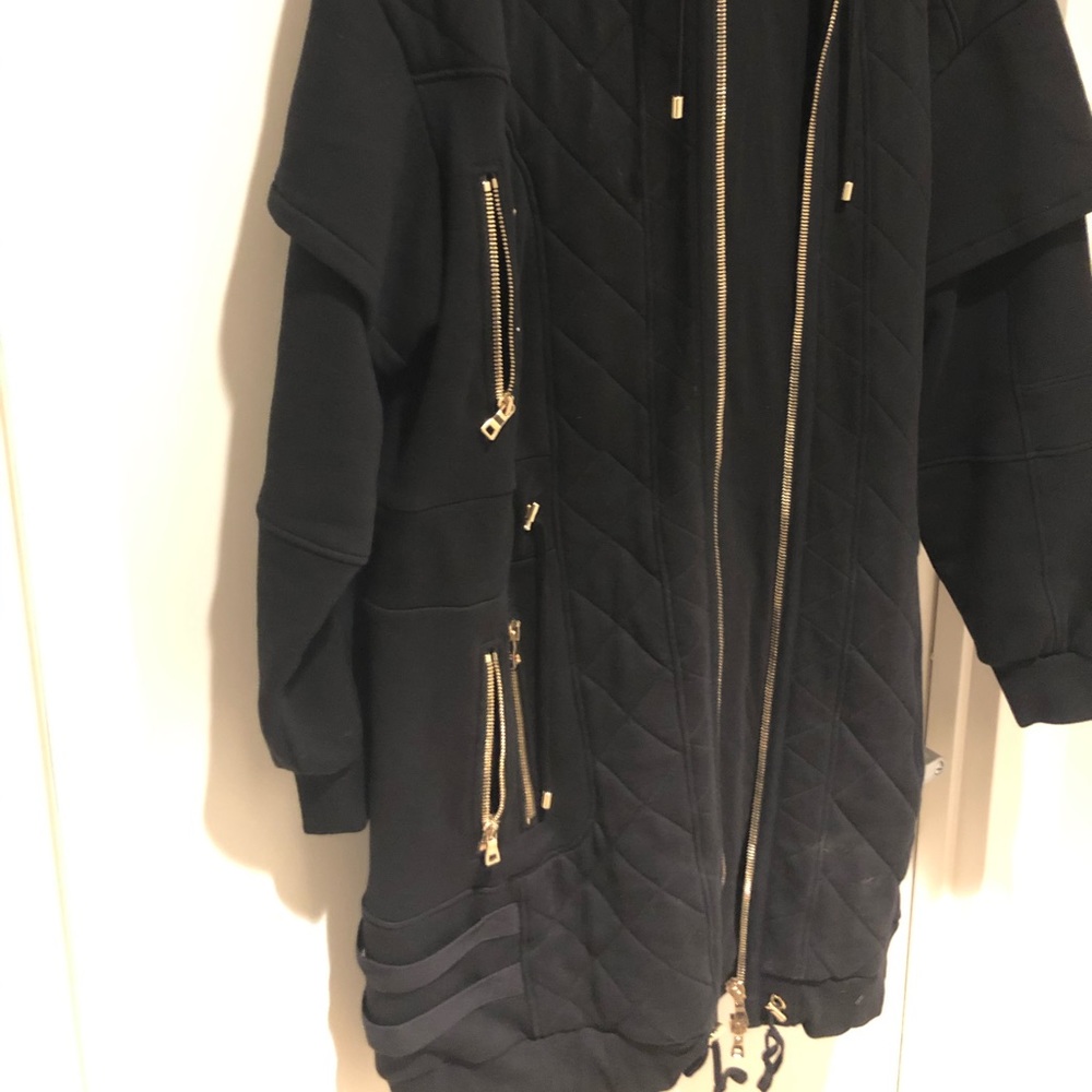 Balmain - Picture 8 of 8